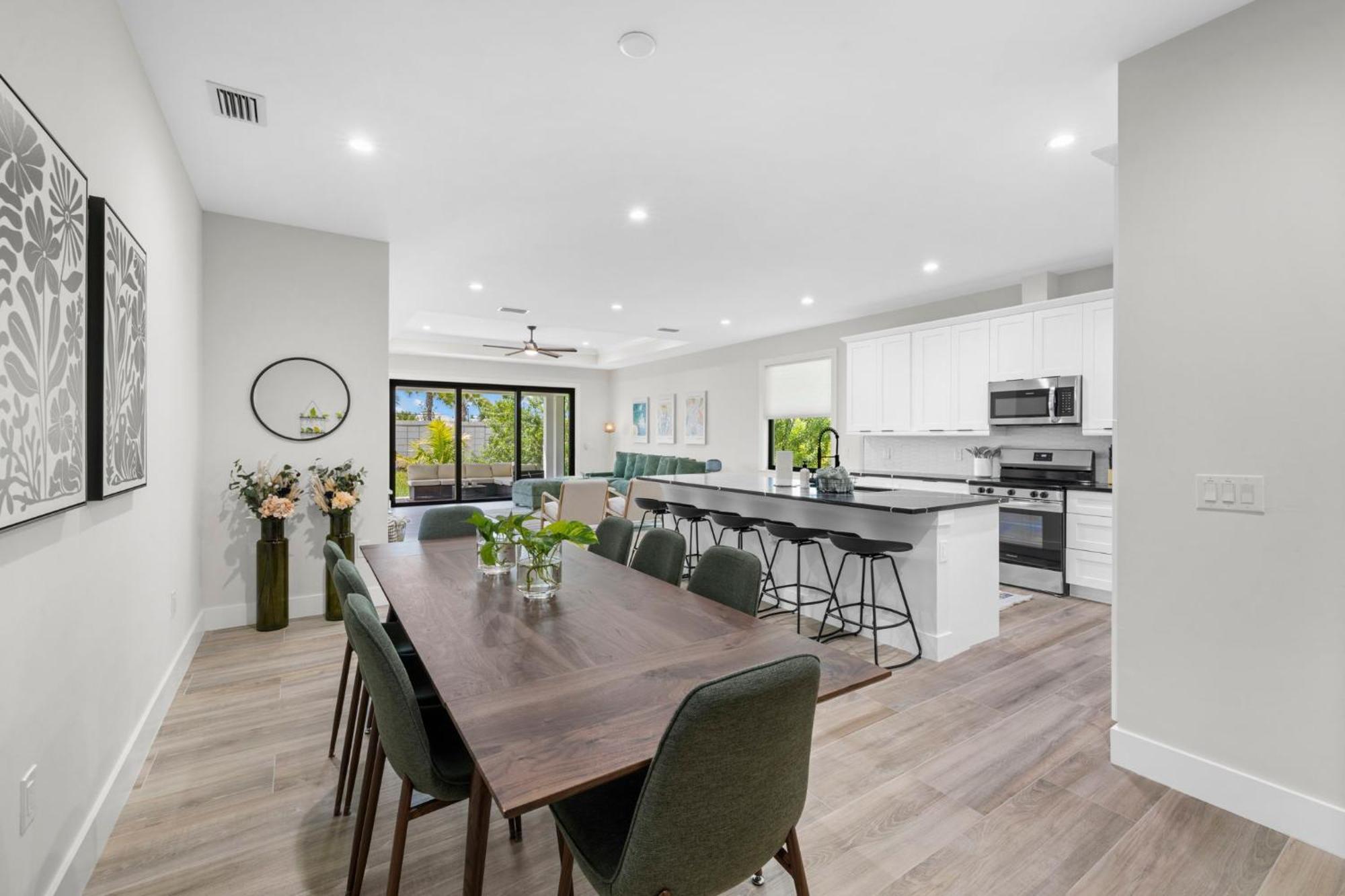 Stunning Escape Near And Pickleball Courts *