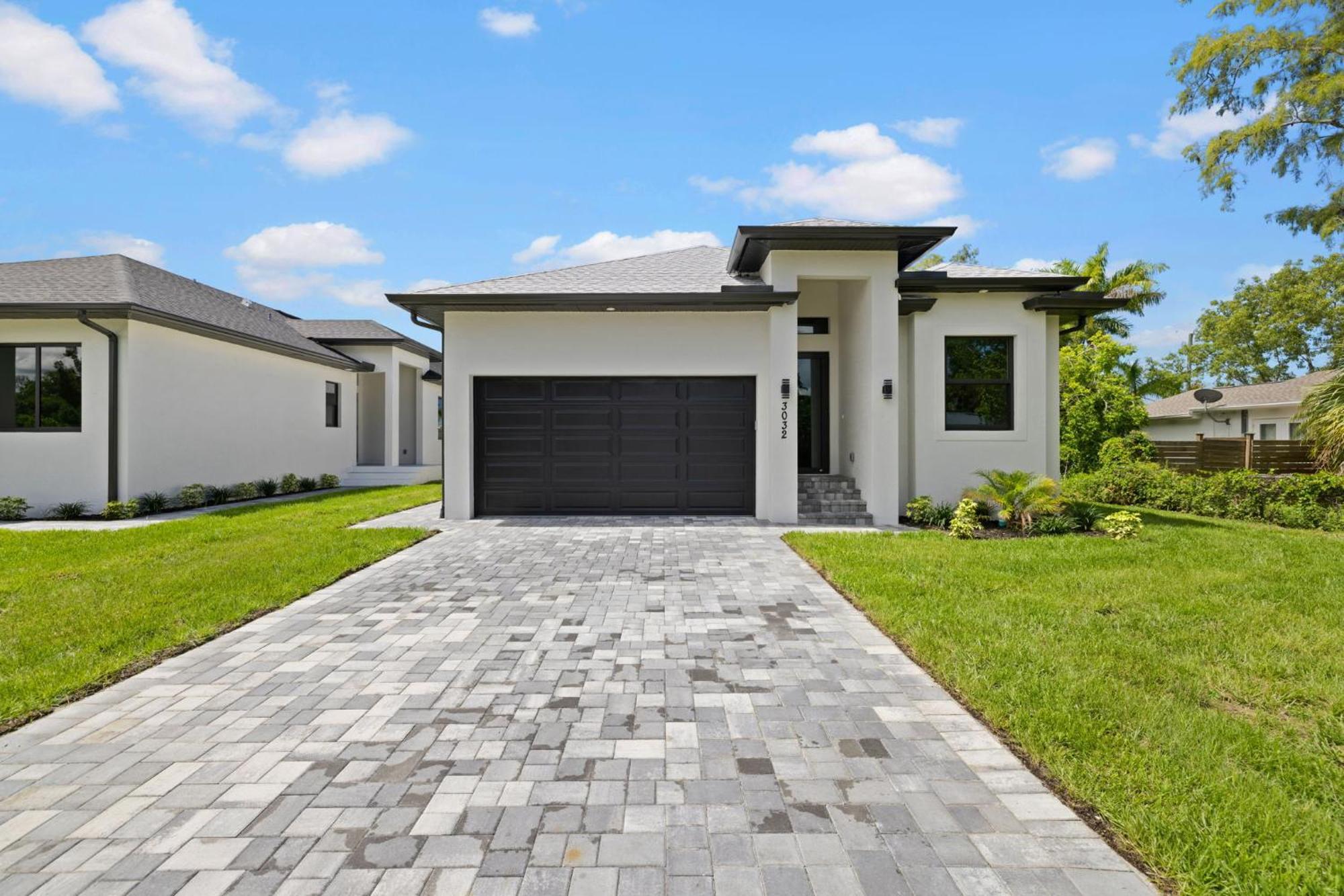 Stunning Escape Near And Pickleball Courts Villa