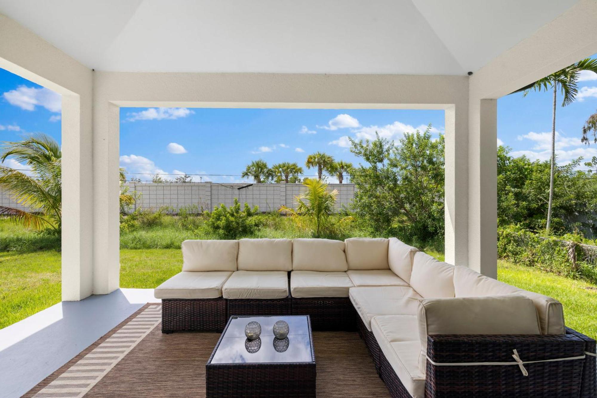 Stunning Escape Near And Pickleball Courts