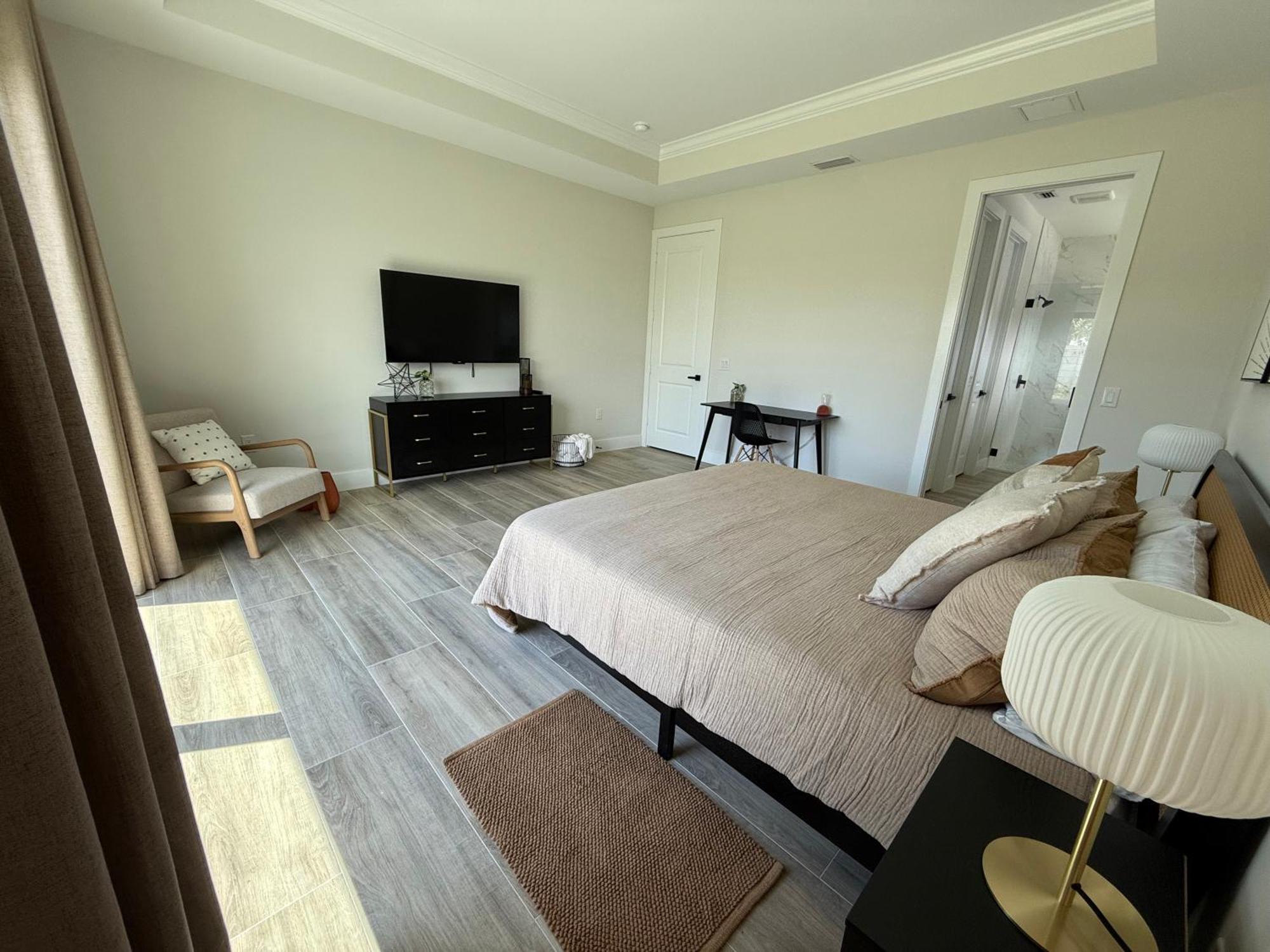 Stunning Escape Near And Pickleball Courts