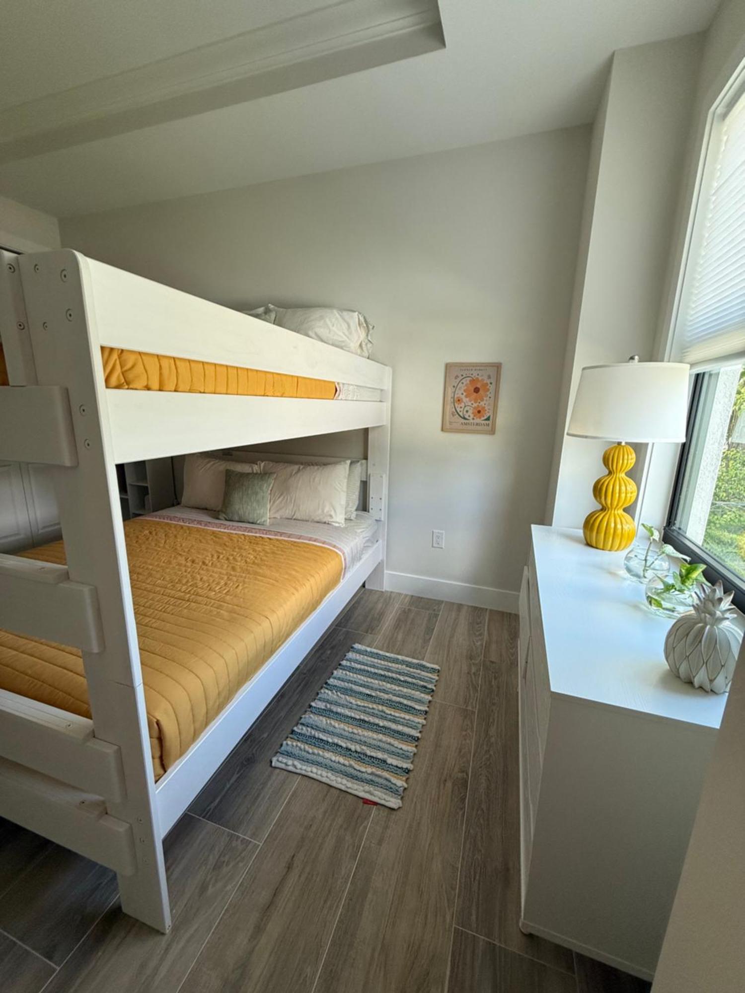 Villa Stunning Escape Near And Pickleball Courts *