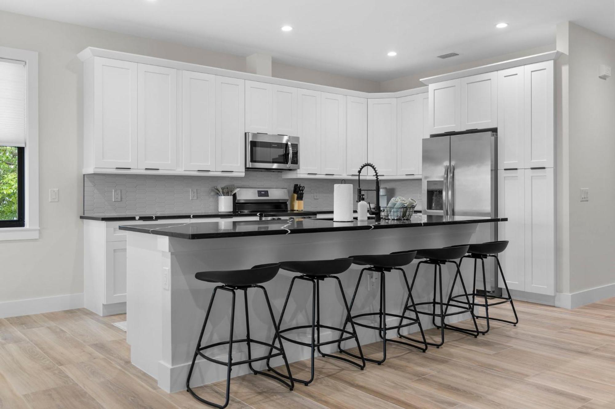 Stunning Escape Near And Pickleball Courts Naples