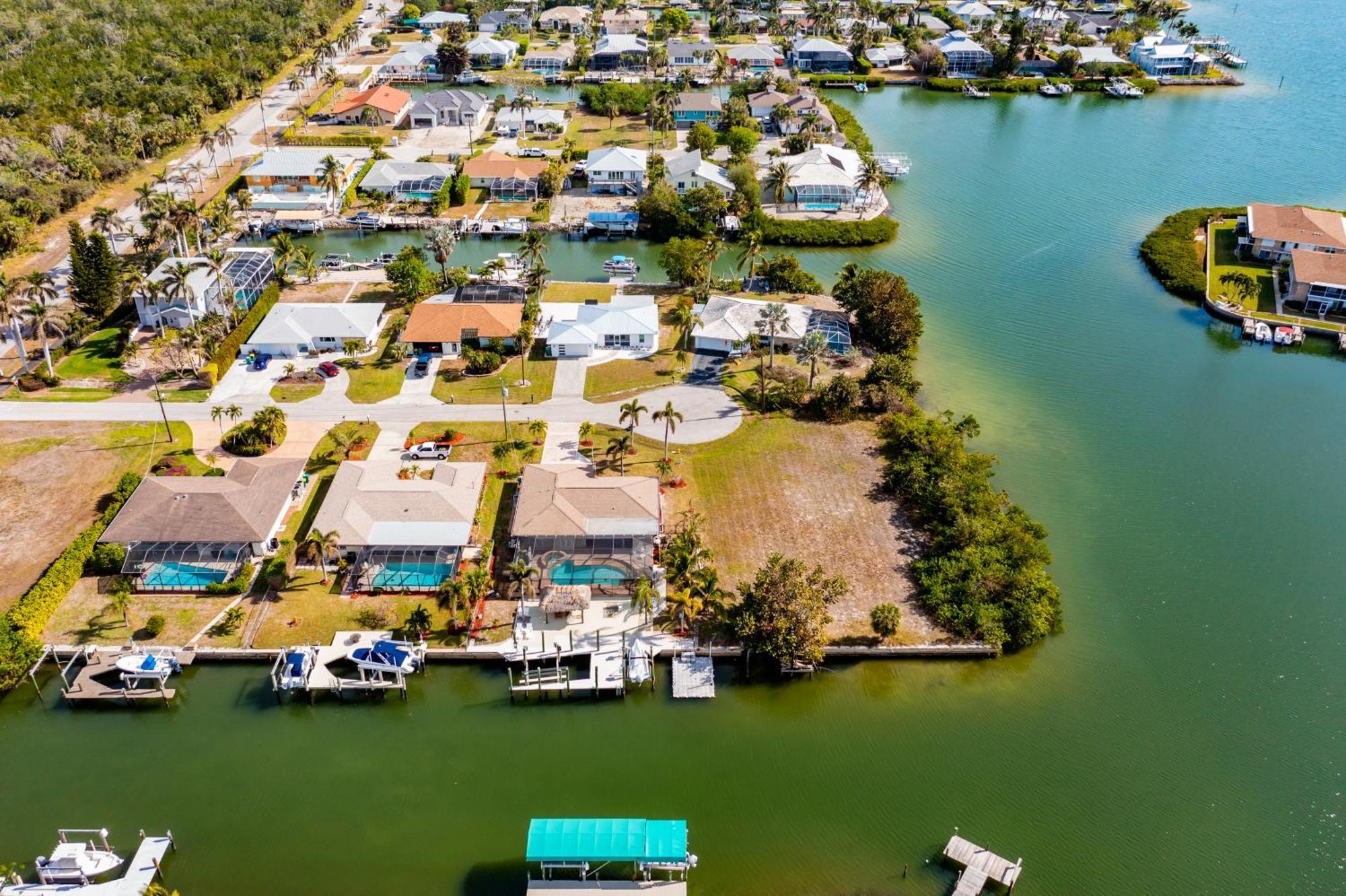 Dreamers Hideaway I Waterfront I Direct Access Holiday home *