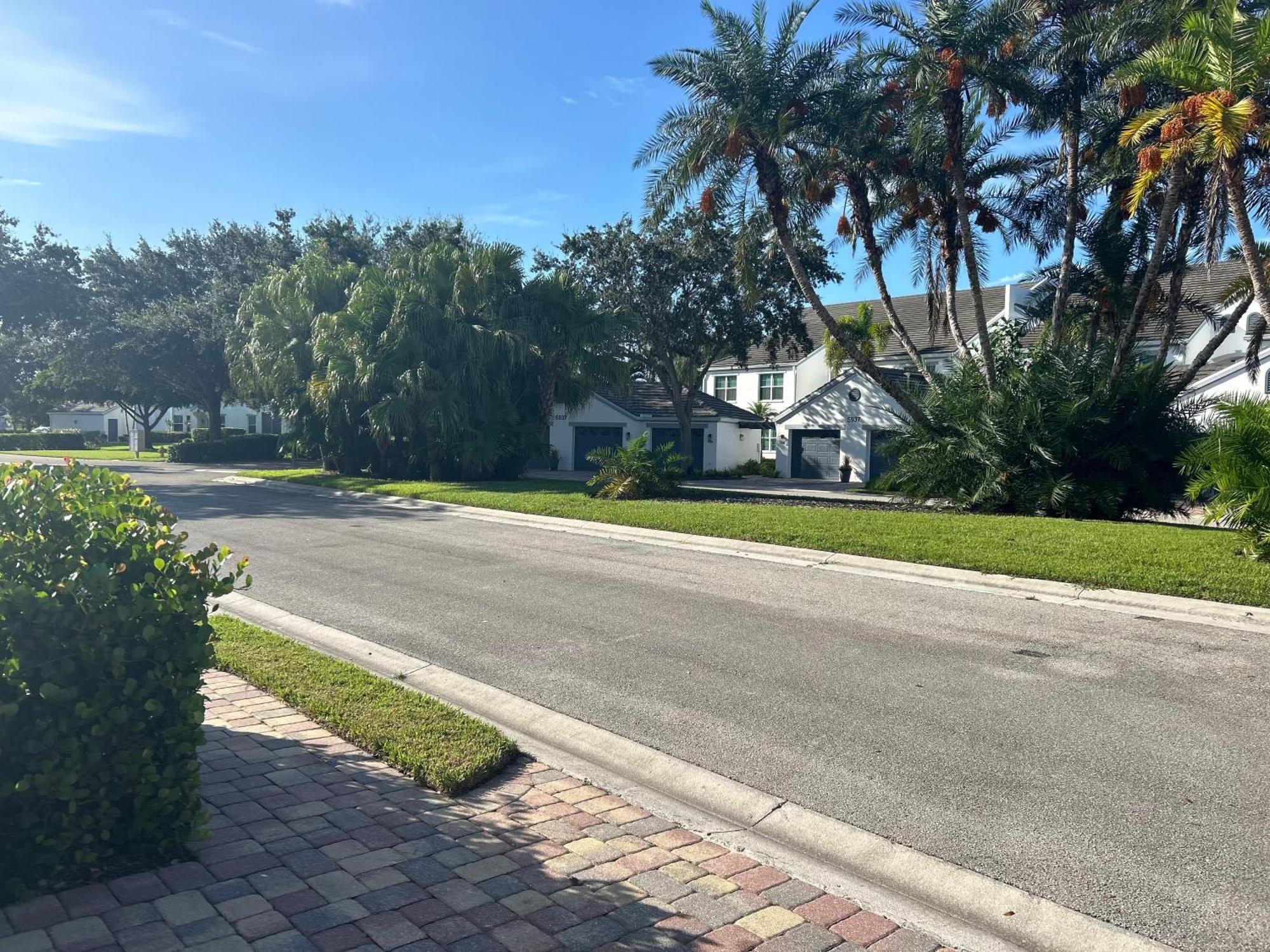 2 Bedroom First Floor Tennis, Bocce Pickleball And Championships Holiday home Naples