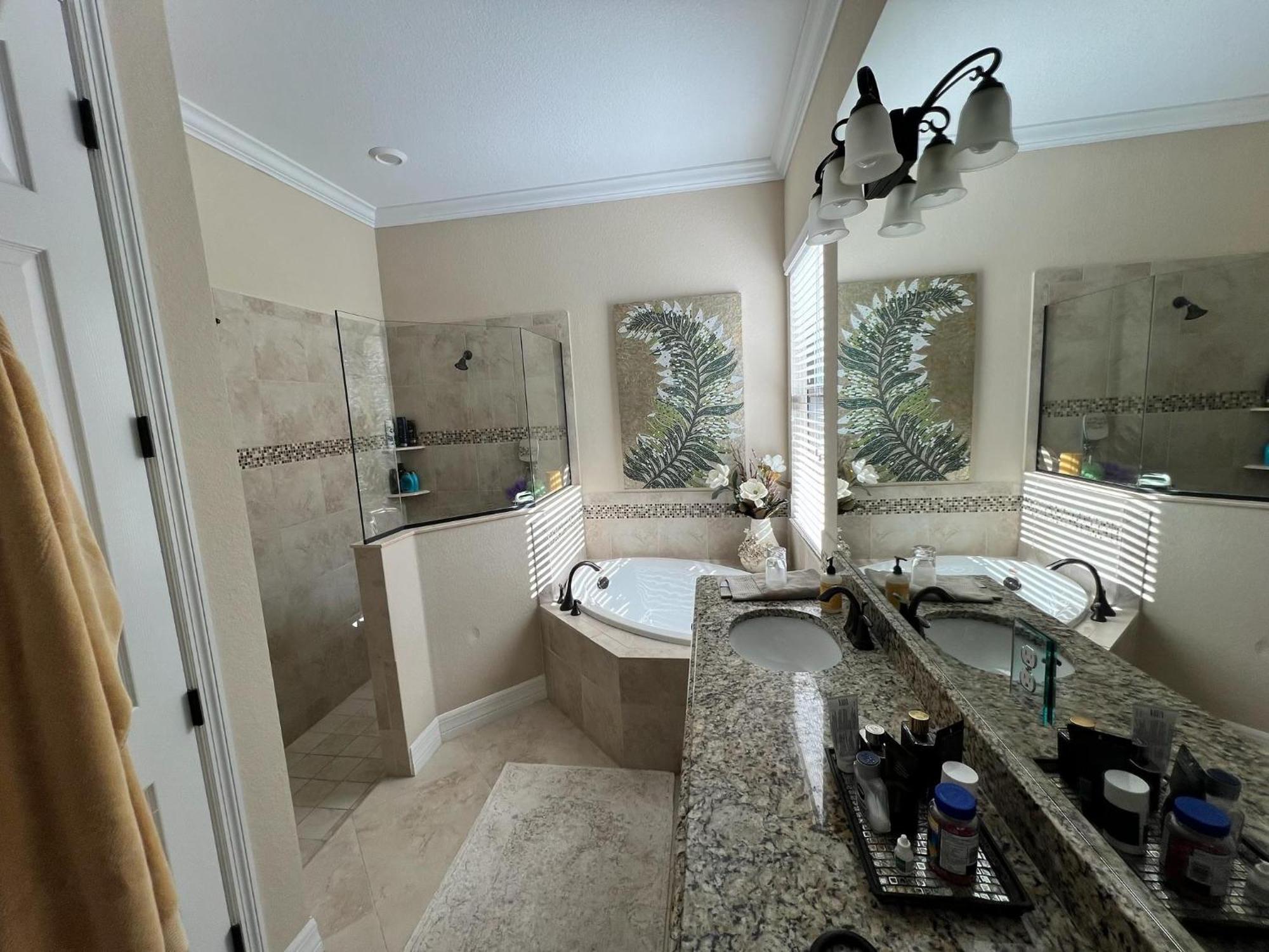 Kinross Twin Eagles Full Golf Available Pool Hot Tub Modern Holiday home Naples