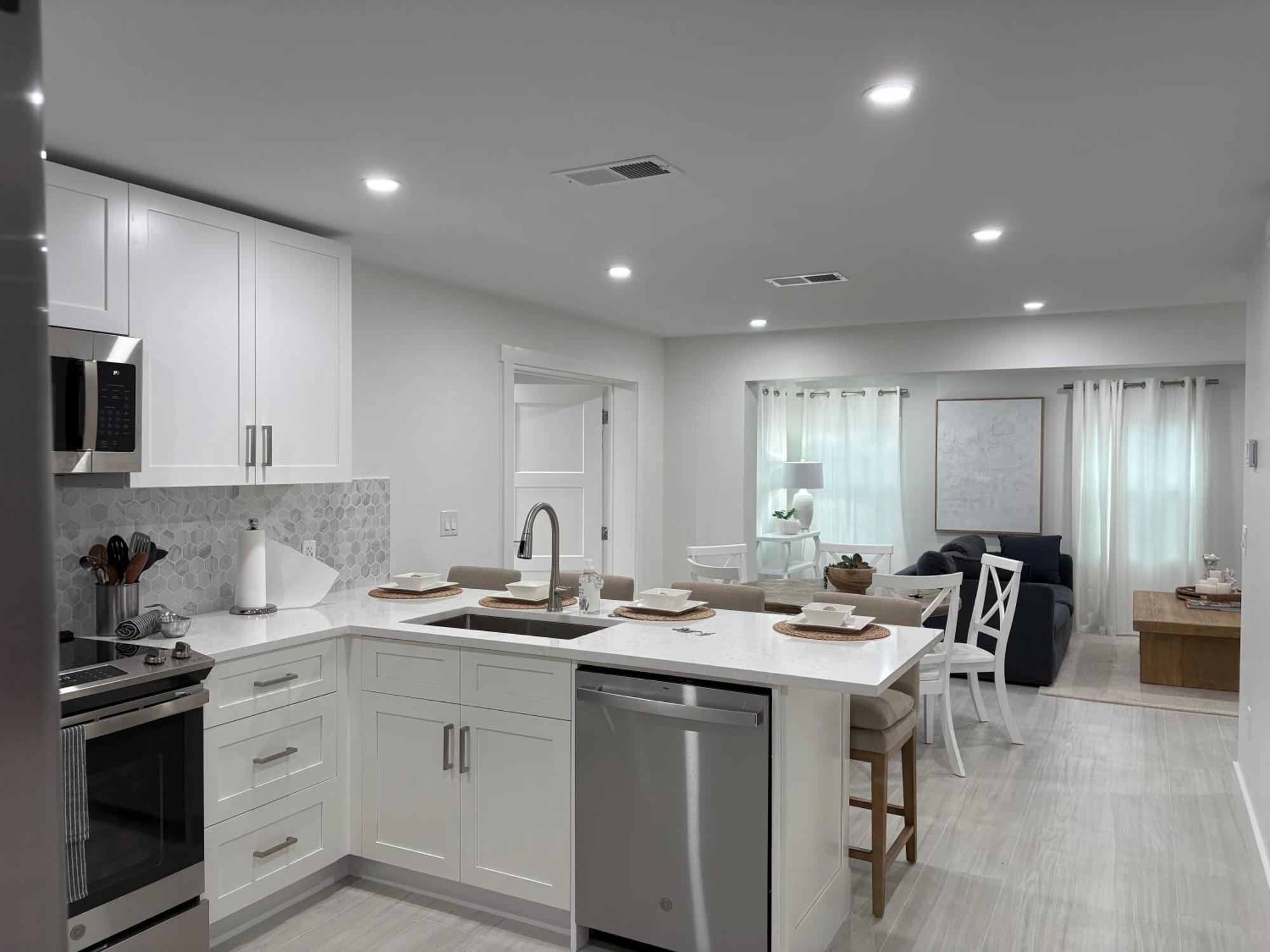 102nd Ave. 5 Bedroom 4 Bath Salt Water Pool Private Yard Walk To Mercato_pickleball Championships Holiday home *