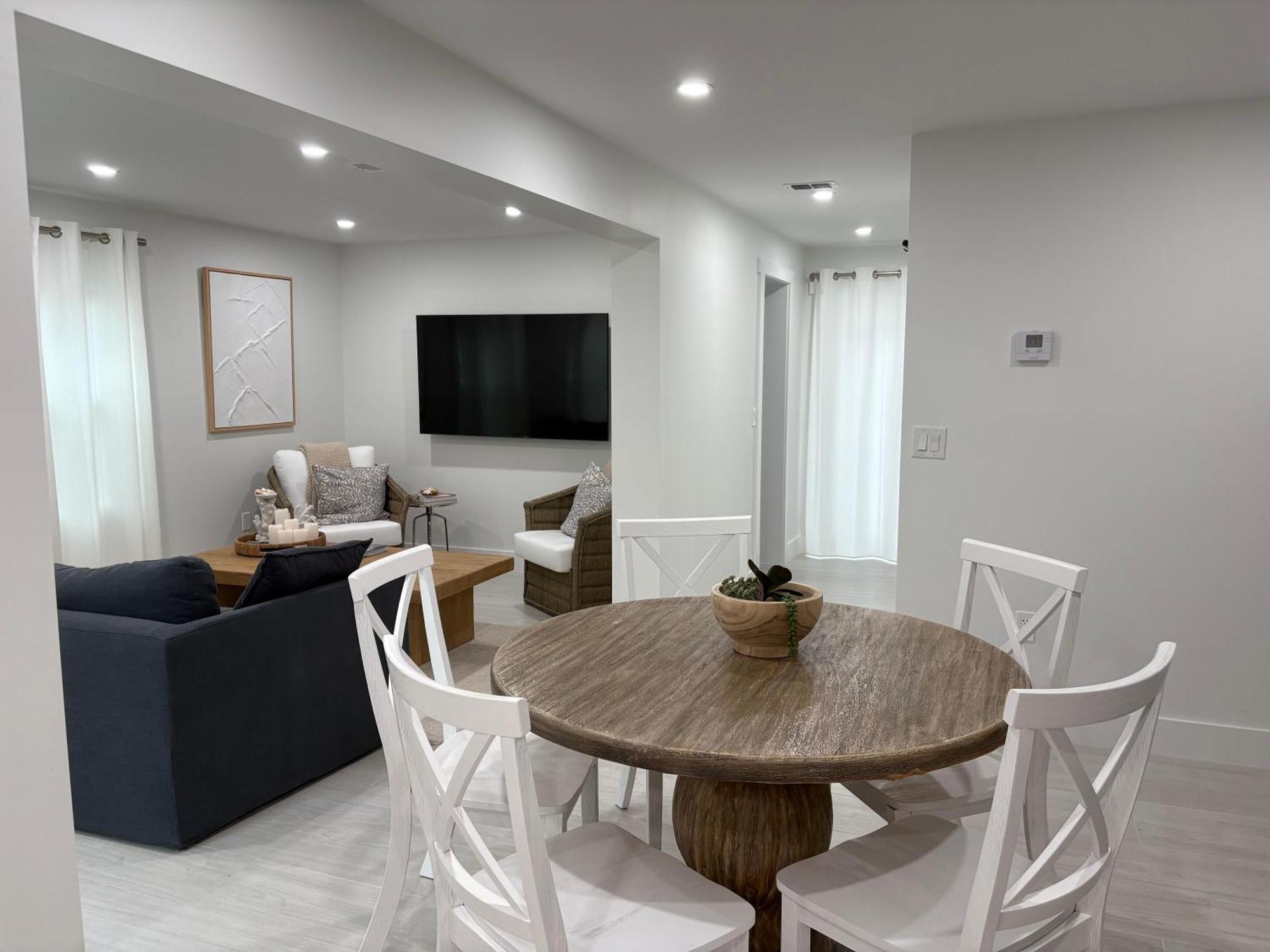 102nd Ave. 5 Bedroom 4 Bath Salt Water Pool Private Yard Walk To Mercato_pickleball Championships * Naples