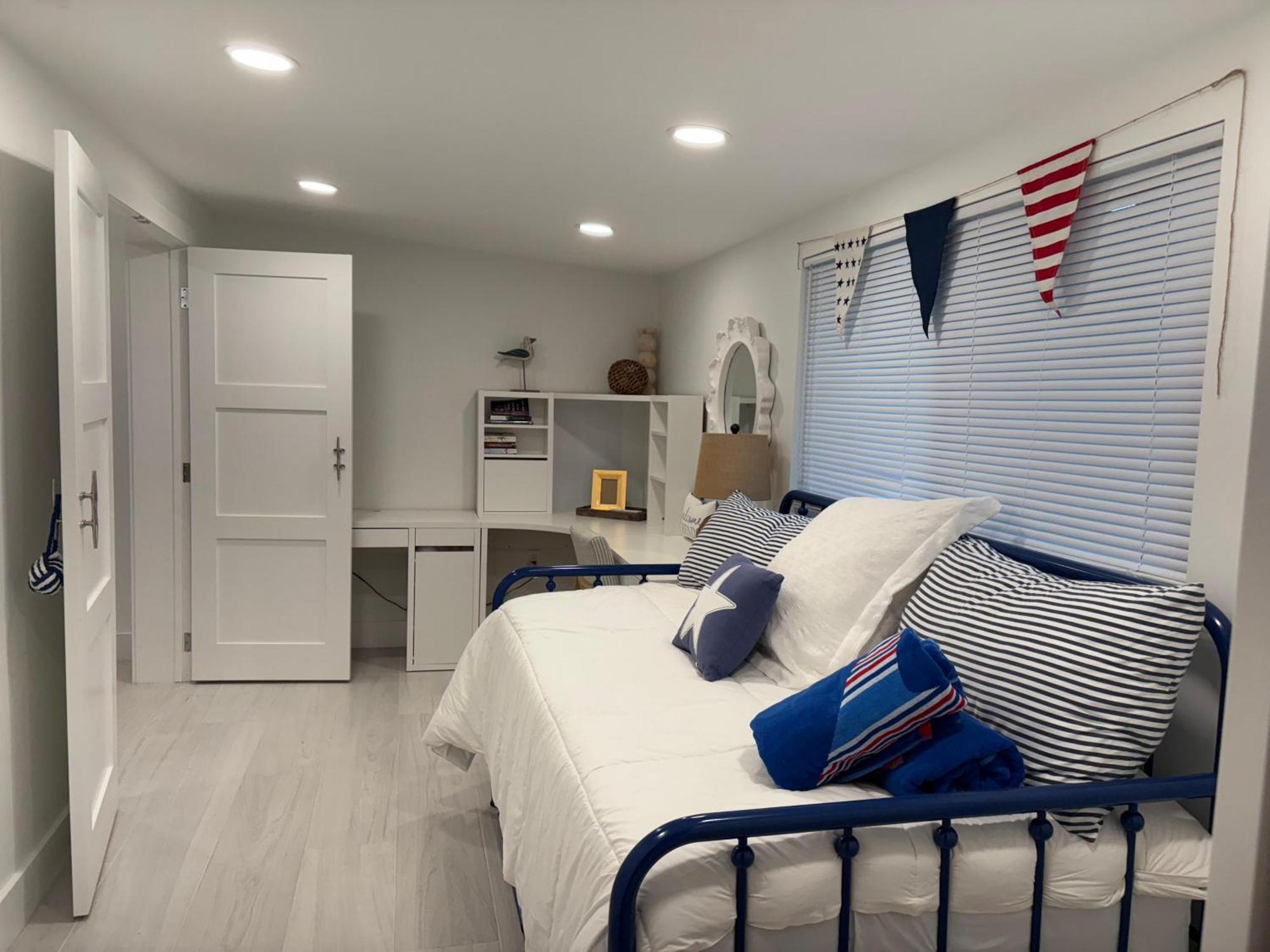 Holiday home 102nd Ave. 5 Bedroom 4 Bath Salt Water Pool Private Yard Walk To Mercato_pickleball Championships *