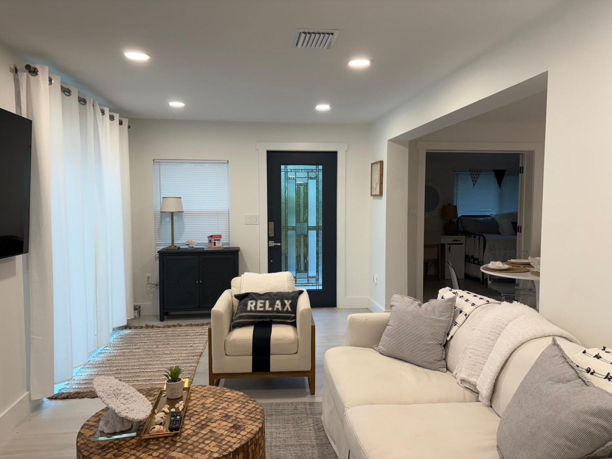 102nd Ave. 5 Bedroom 4 Bath Salt Water Pool Private Yard Walk To Mercato_pickleball Championships Holiday home *