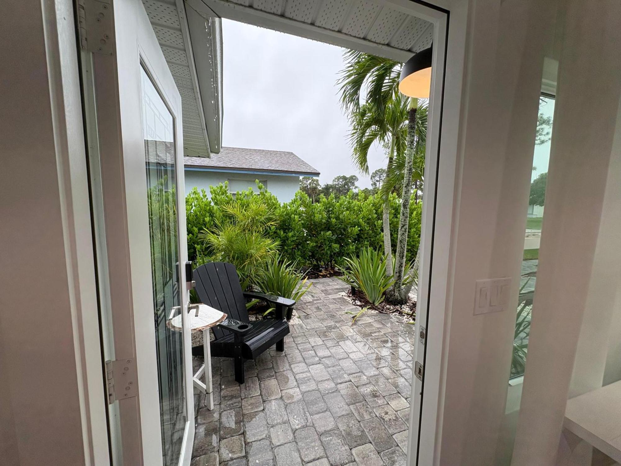 102nd Ave. 5 Bedroom 4 Bath Salt Water Pool Private Yard Walk To Mercato_pickleball Championships * Naples