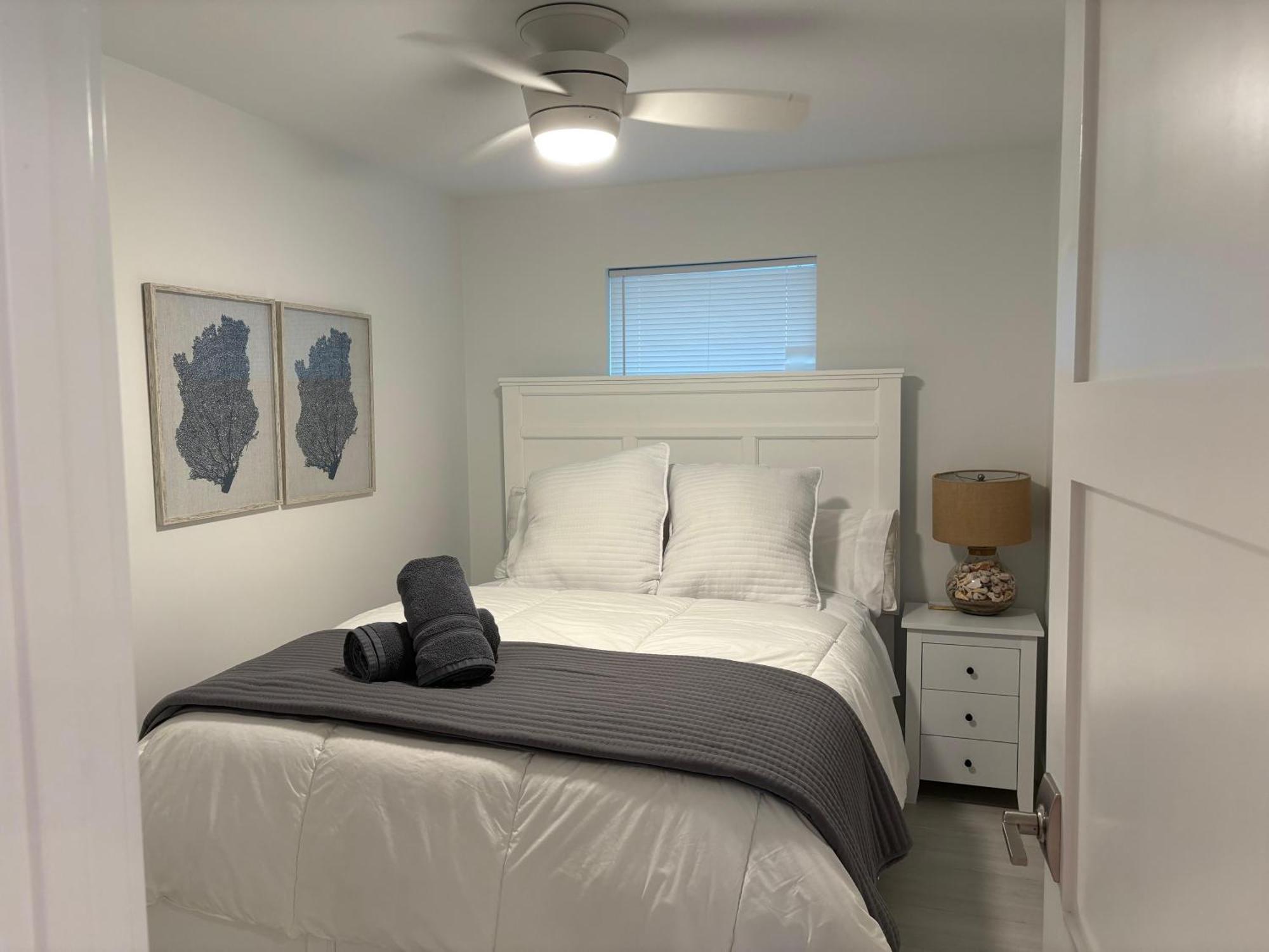 102nd Avenue 3 Bed 2 Bath Park Unit 2 Pvt. Salt Water Pool Pickleball Championships Naples