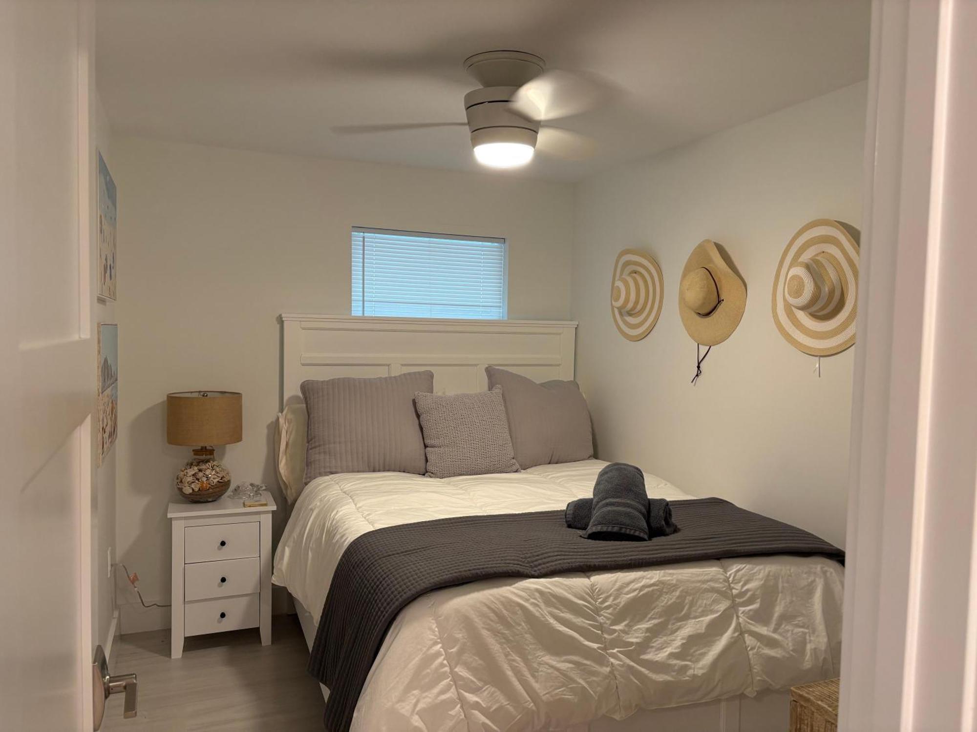 102nd Avenue 3 Bed 2 Bath Park Unit 2 Pvt. Salt Water Pool Pickleball Championships Holiday home