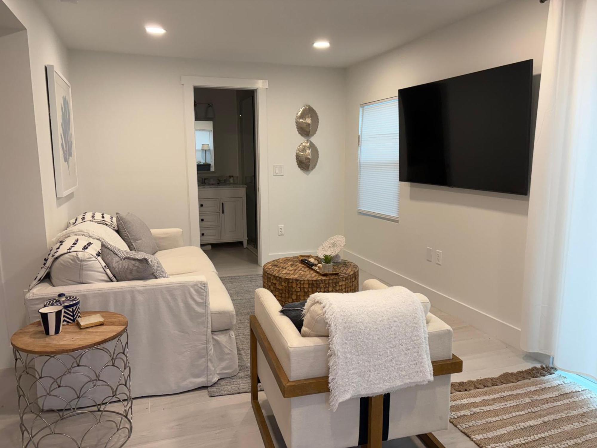 102nd Avenue 3 Bed 2 Bath Park Unit 2 Pvt. Salt Water Pool Pickleball Championships