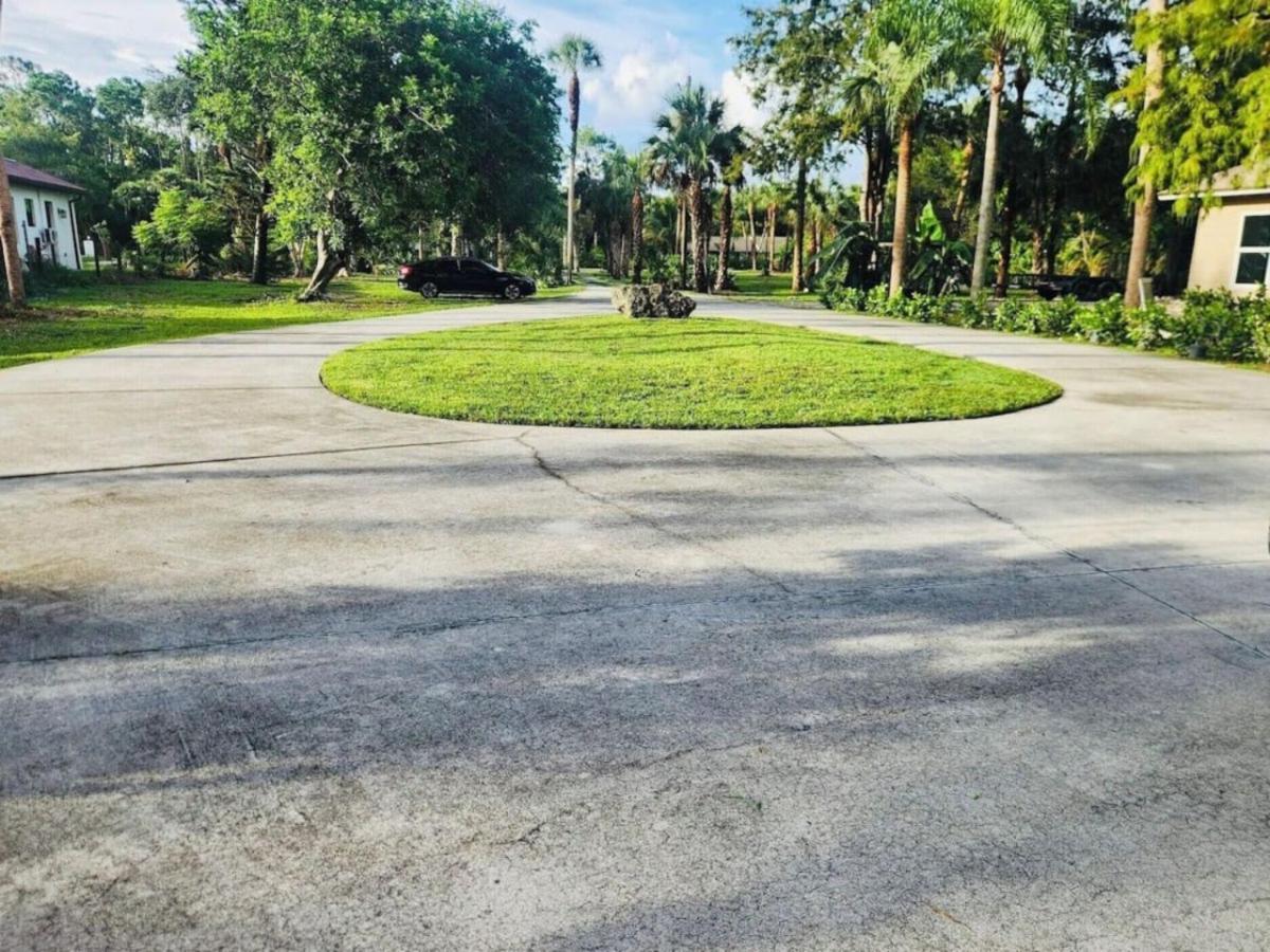 424 Beautiful With Pool And Soaker Tub * Naples