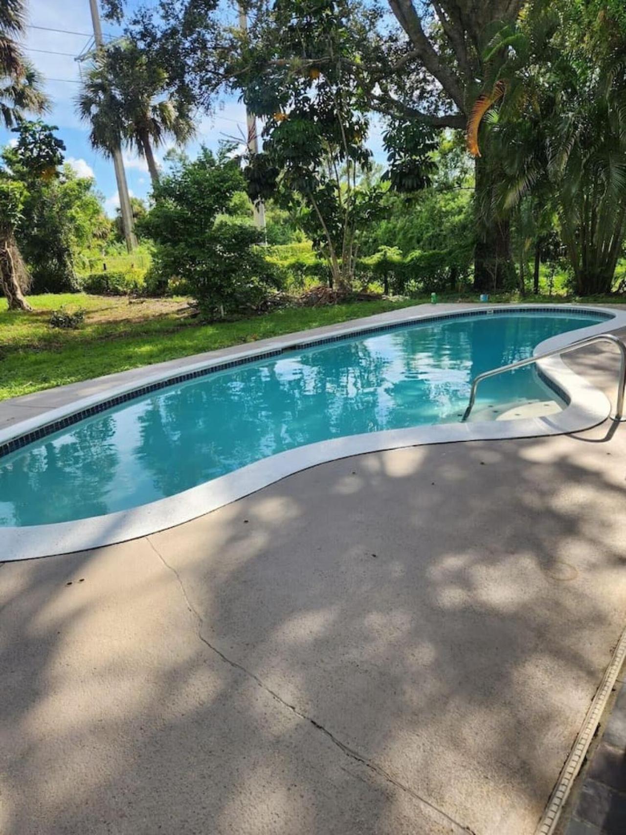 Holiday home 424 Beautiful With Pool And Soaker Tub