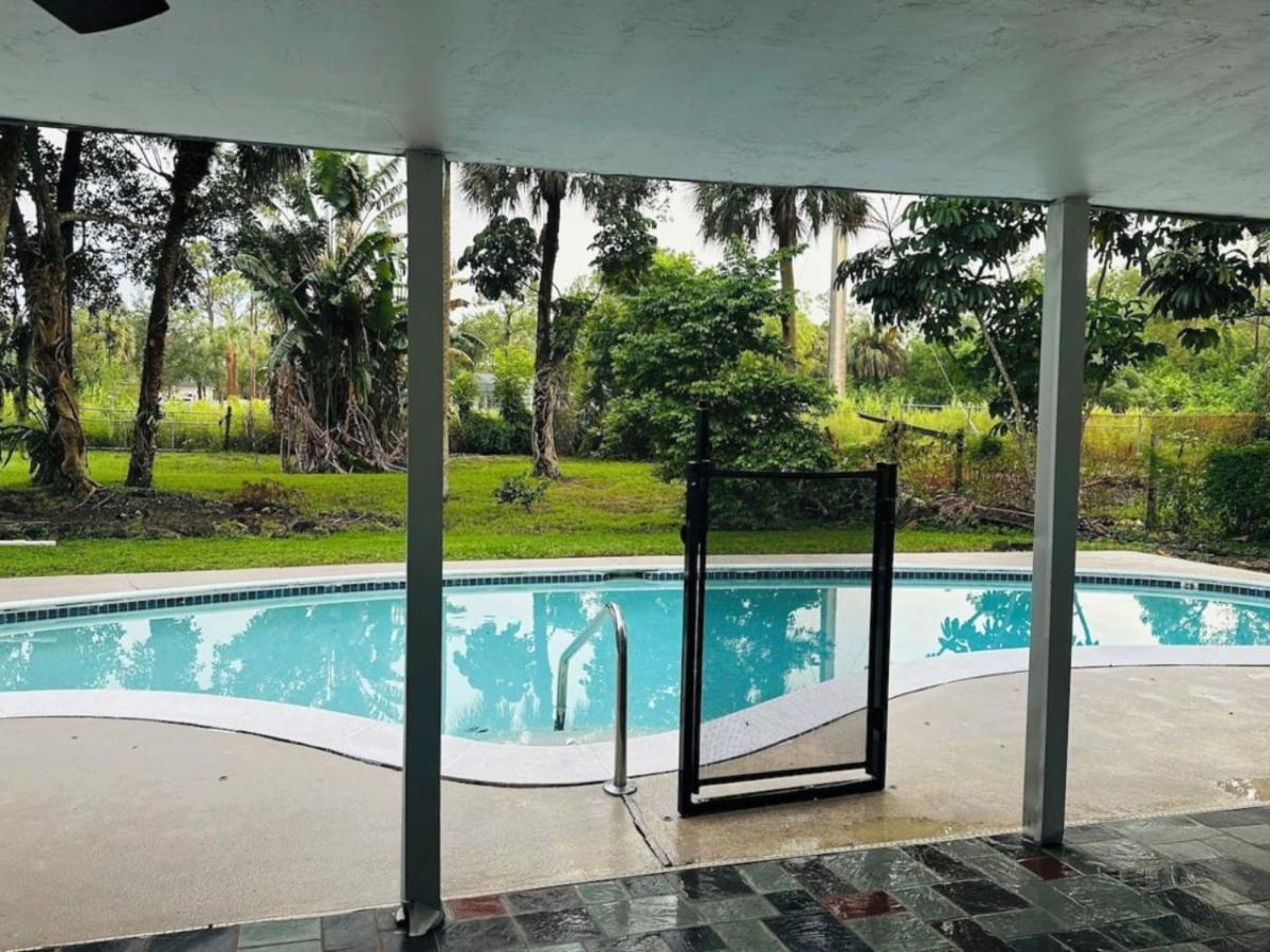 424 Beautiful With Pool And Soaker Tub *