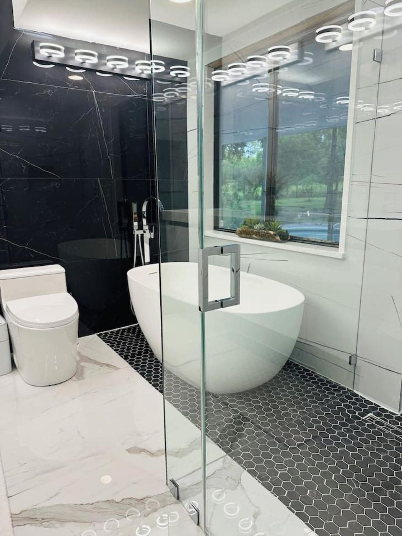 Holiday home 424 Beautiful With Pool And Soaker Tub *