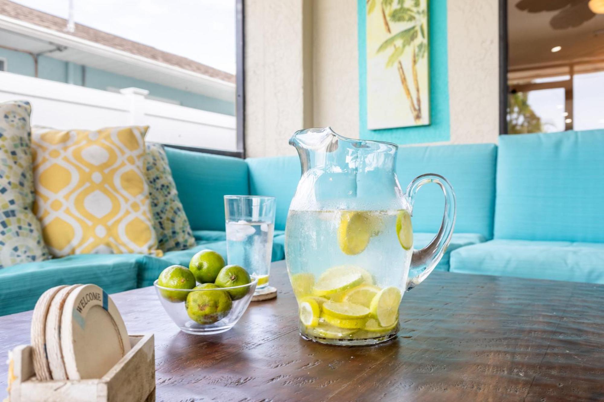 Private Pool Sunroom Escape At Manatee Holiday home