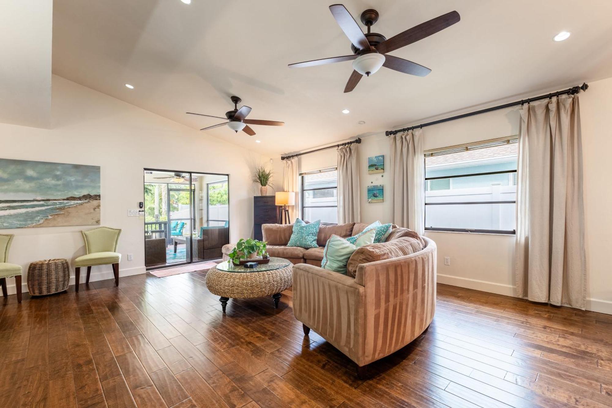 Private Pool Sunroom Escape At Manatee Holiday home