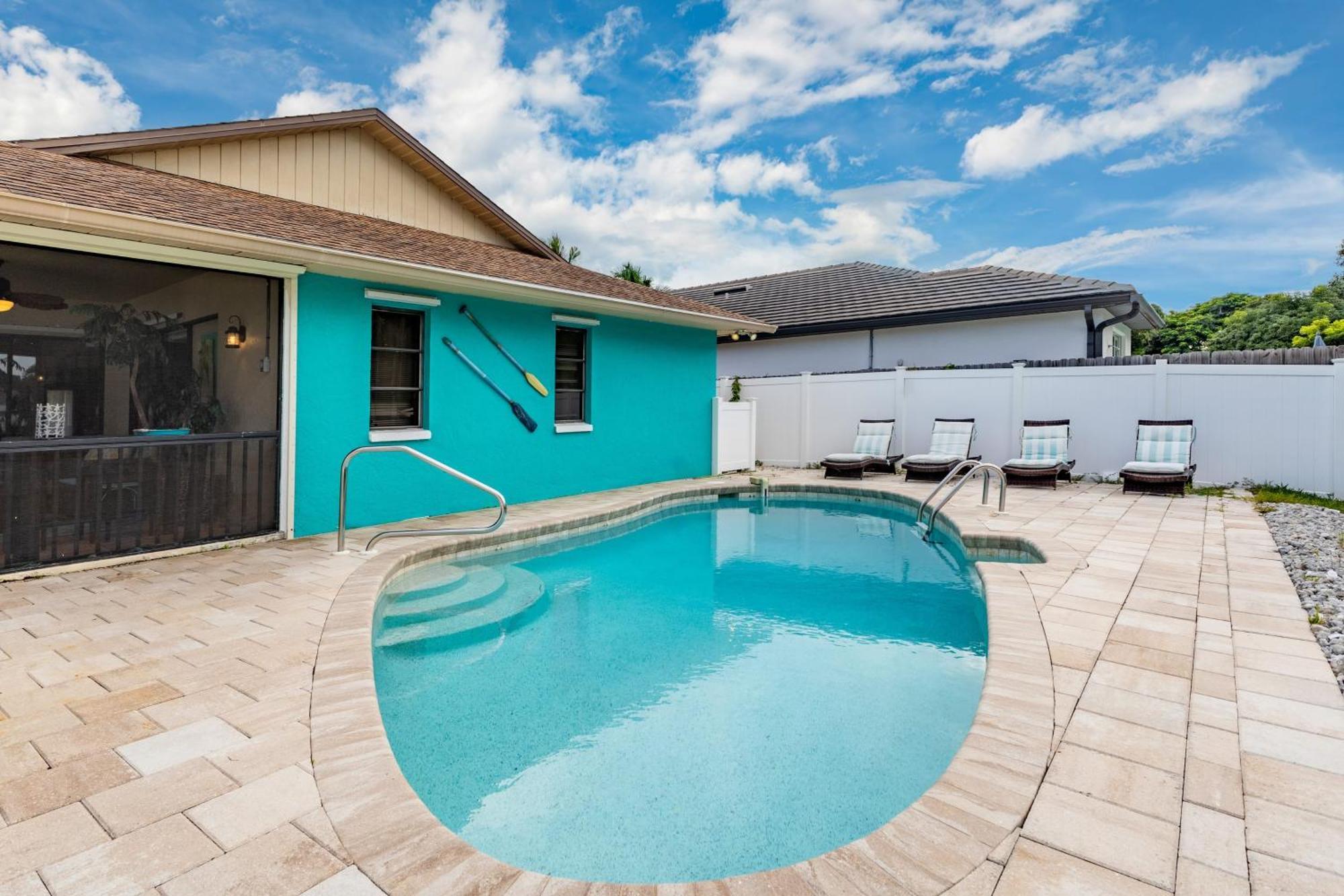 Private Pool Sunroom Escape At Manatee Holiday home *