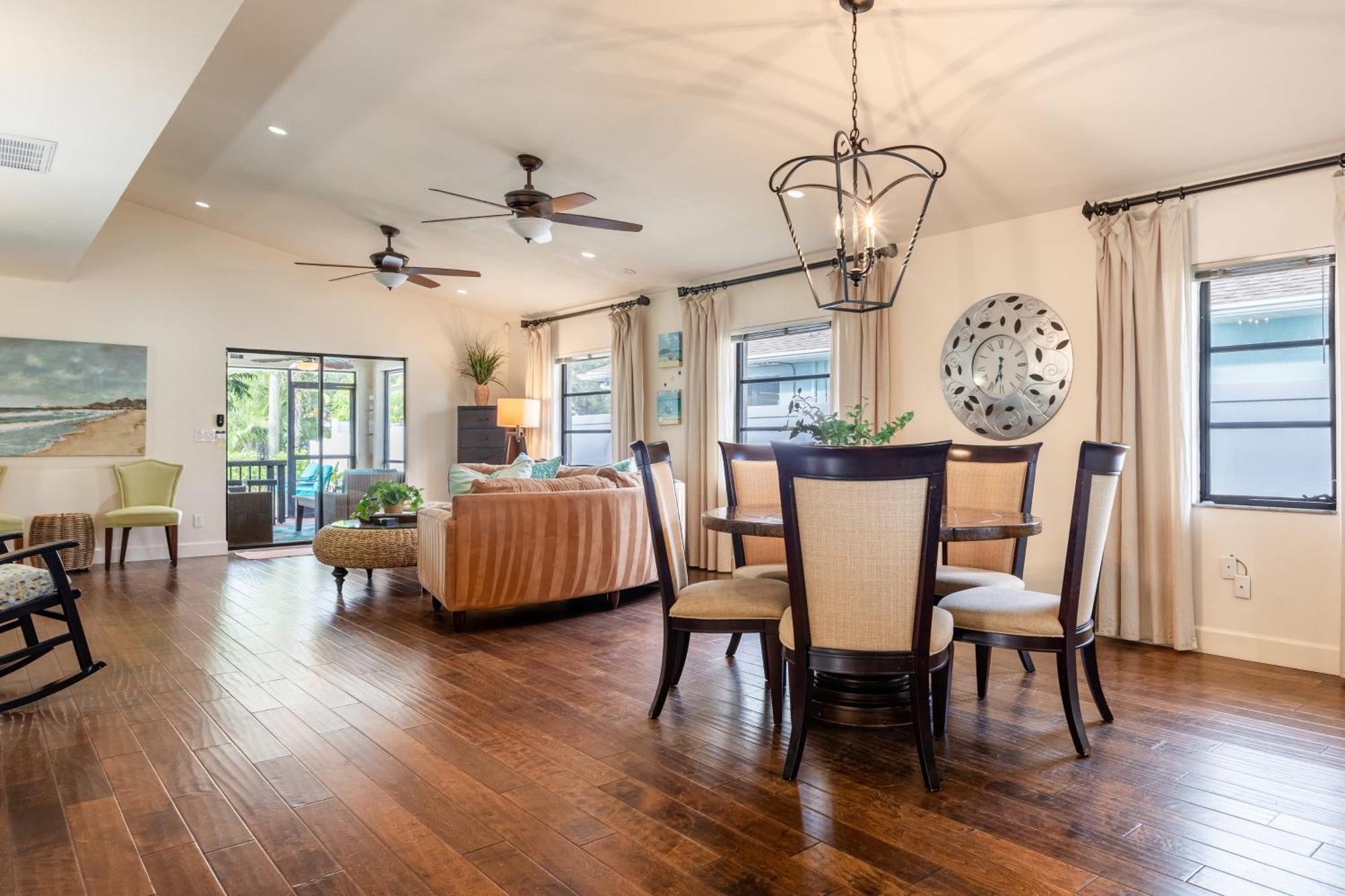 Private Pool Sunroom Escape At Manatee Holiday home Naples
