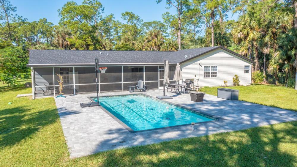 Beautiful In With Huge Private Pool *
