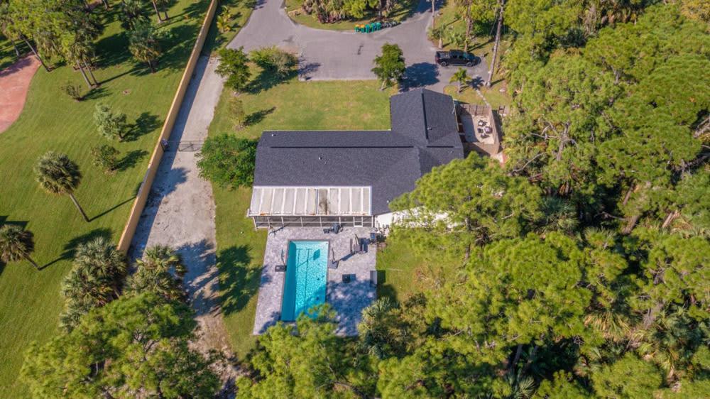 Beautiful In With Huge Private Pool Holiday home Naples