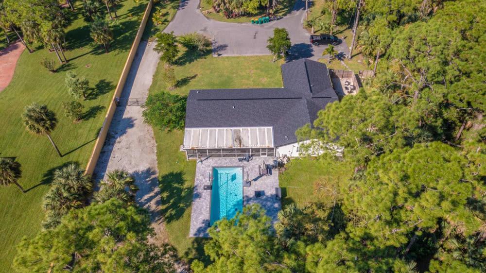 Beautiful In With Huge Private Pool *