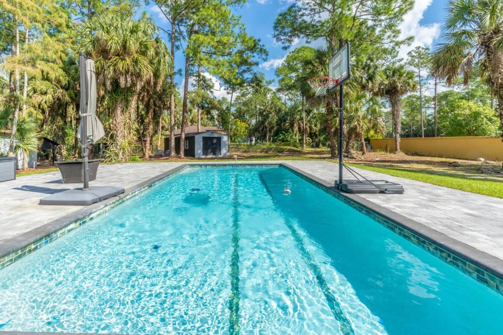 Beautiful In With Huge Private Pool Naples