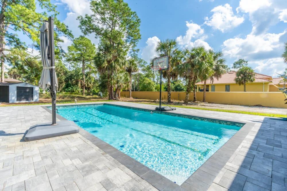 Beautiful In With Huge Private Pool Holiday home Naples