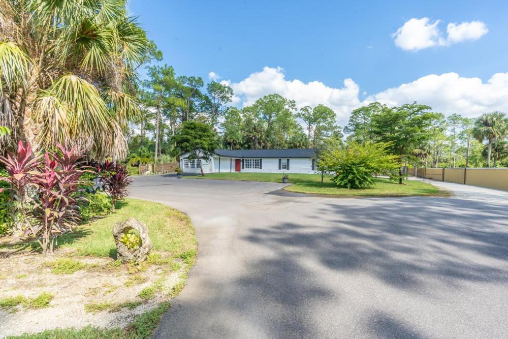 Holiday home Beautiful In With Huge Private Pool *