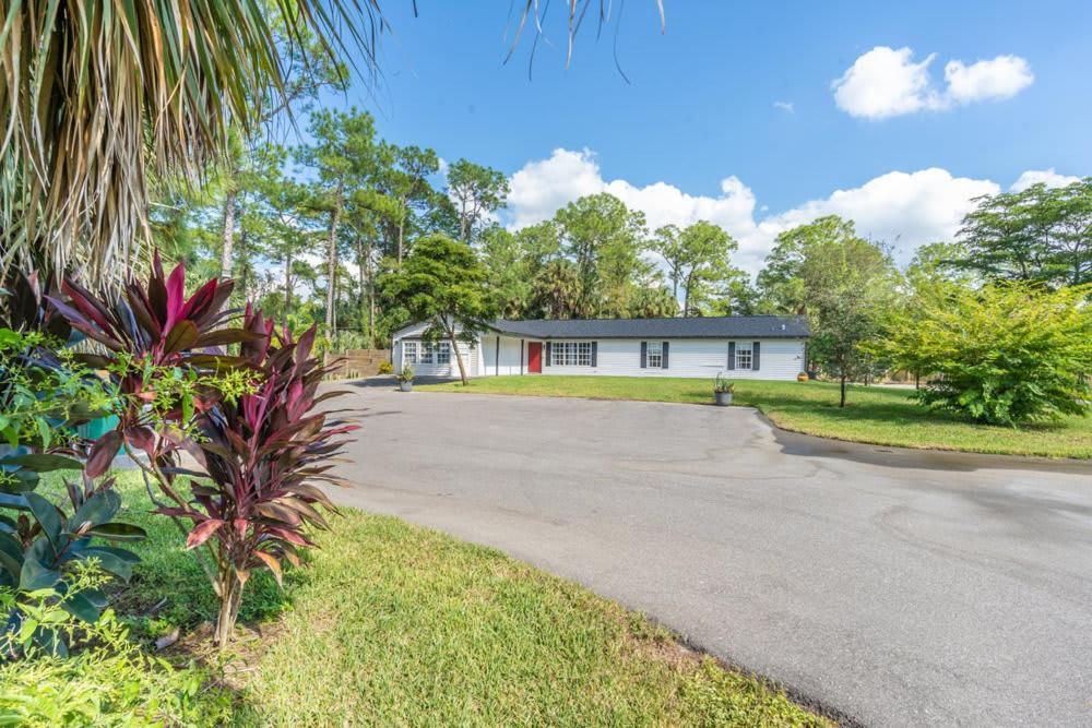 Beautiful In With Huge Private Pool Holiday home Naples