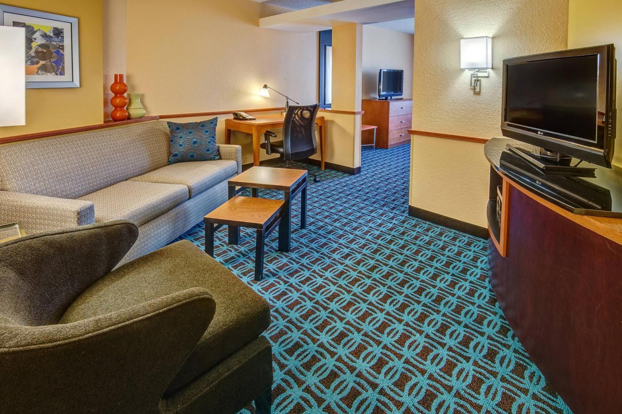 Hotel Fairfield And By Marriott Naples