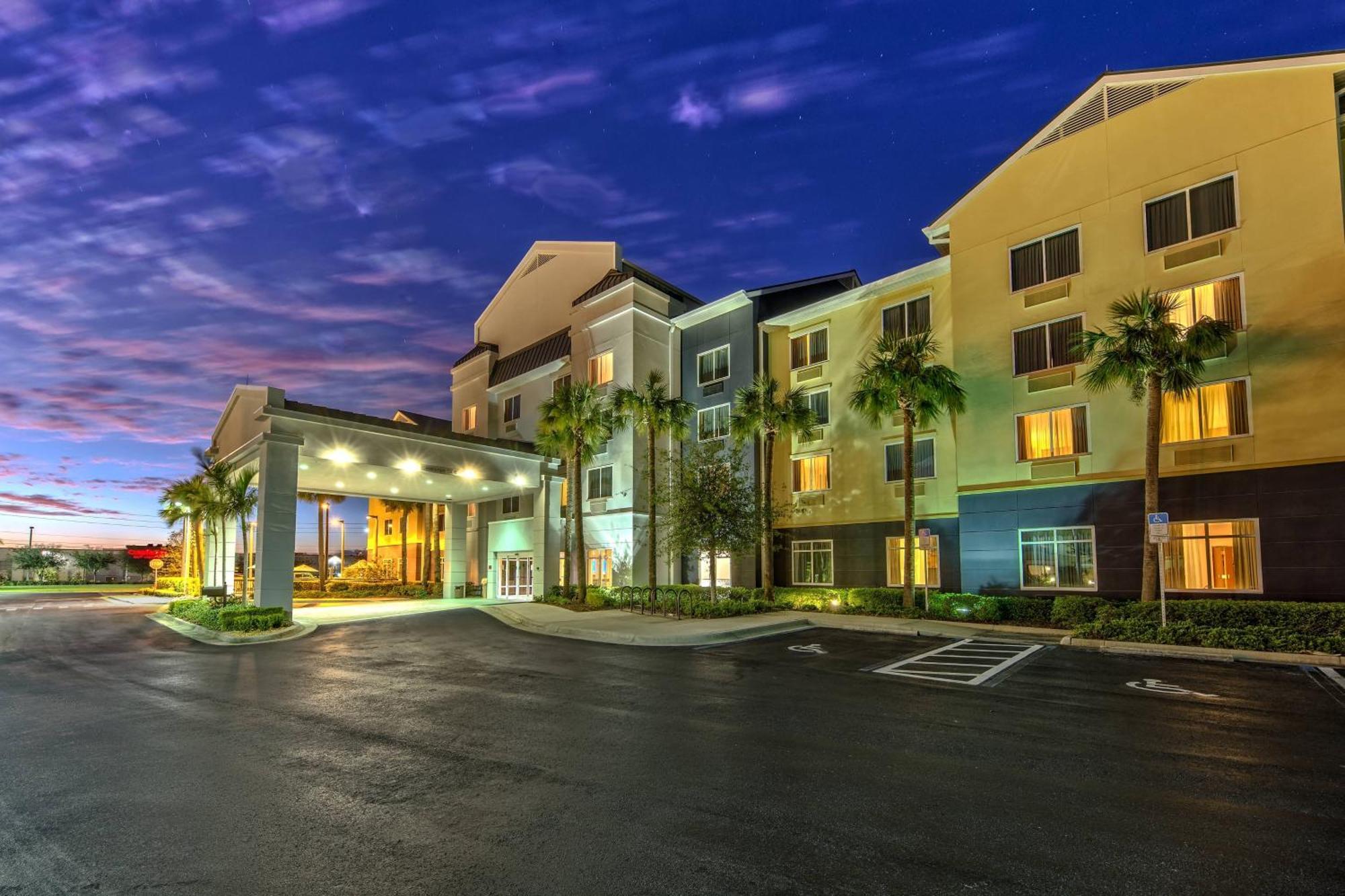 Hotel Fairfield And By Marriott Naples