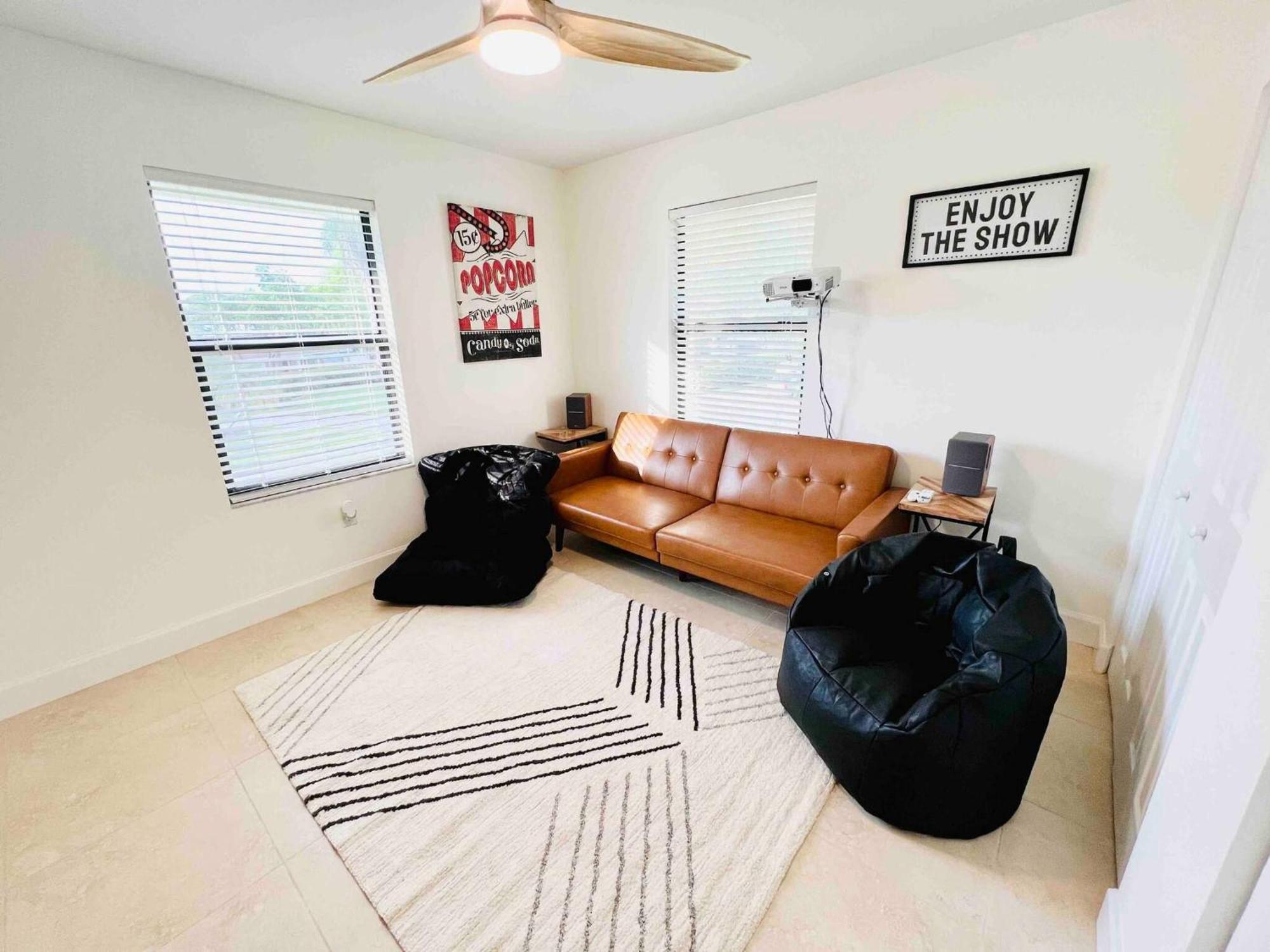 Holiday home Park With Garage - 1 Mile To *