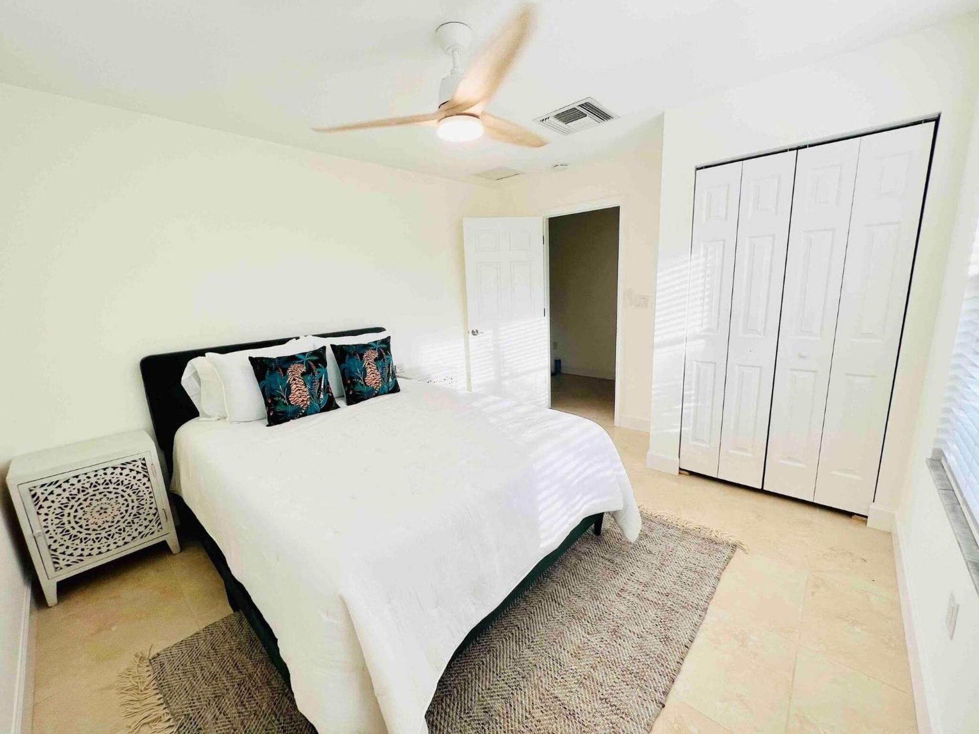 Holiday home Park With Garage - 1 Mile To *