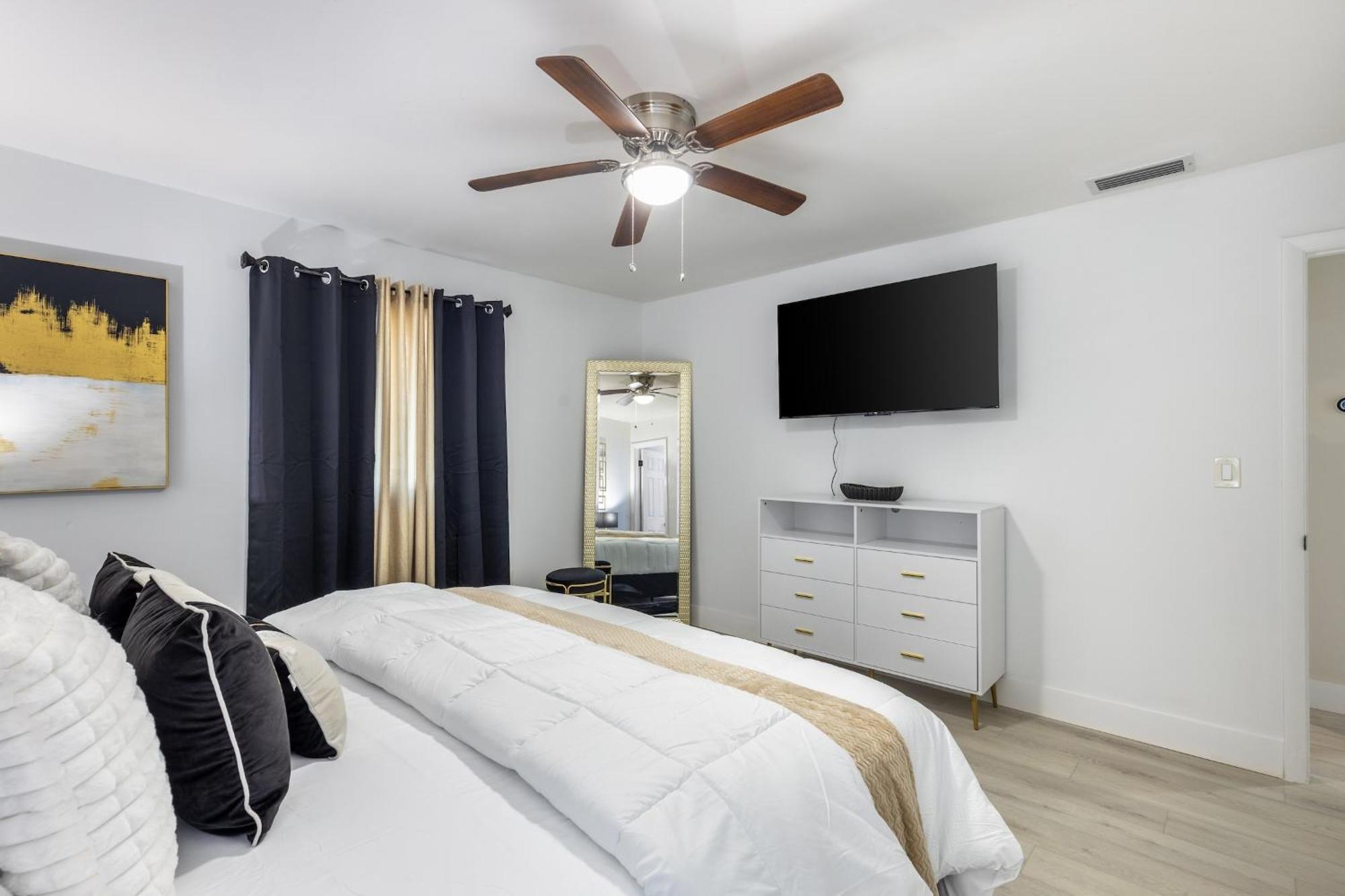 Spacious 4br Getaway Near With Pool & Bbq *