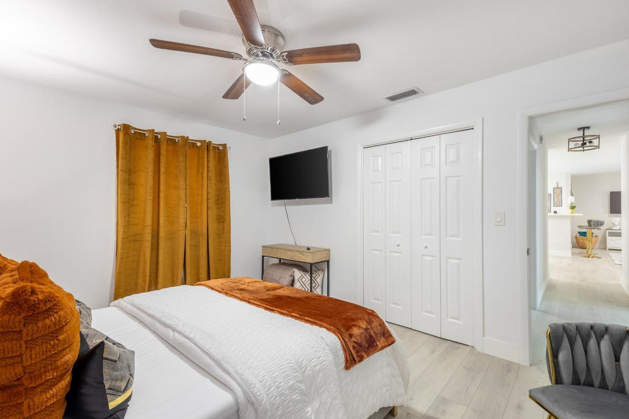 Spacious 4br Getaway Near With Pool & Bbq *