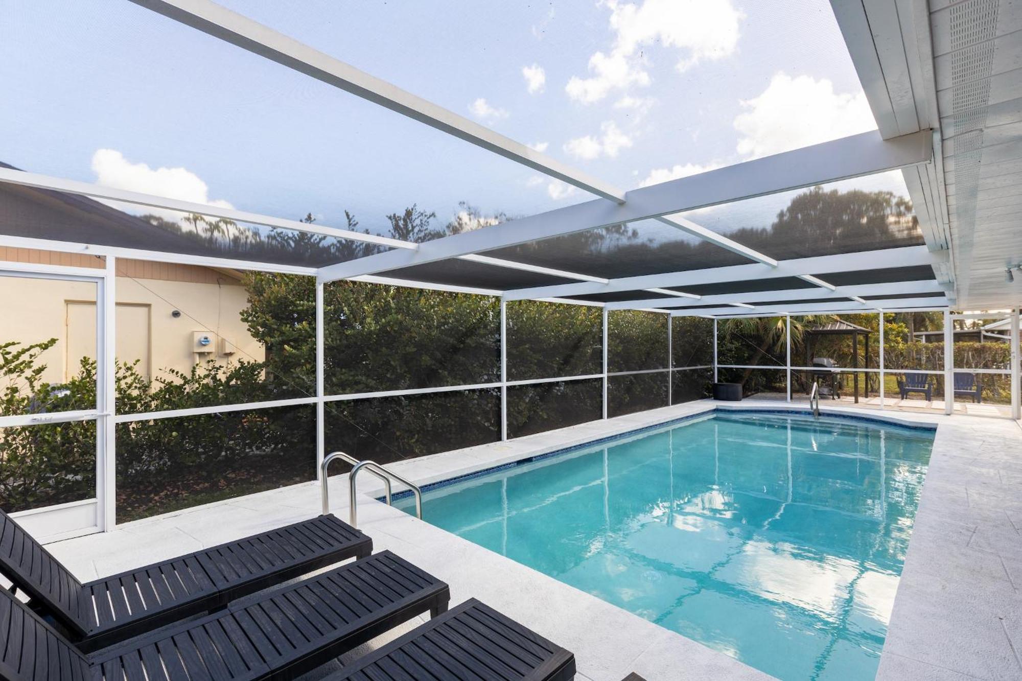 Holiday home Spacious 4br Getaway Near With Pool & Bbq *