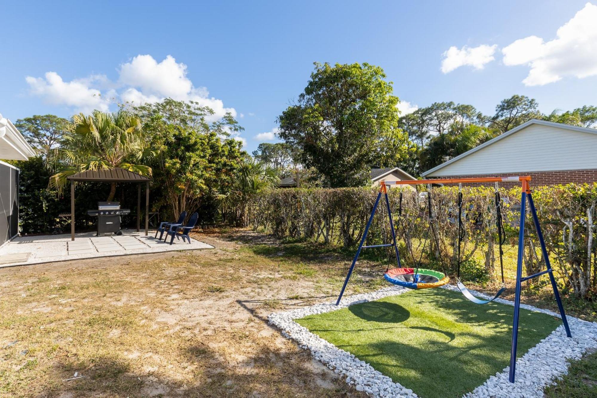 Spacious 4br Getaway Near With Pool & Bbq Naples