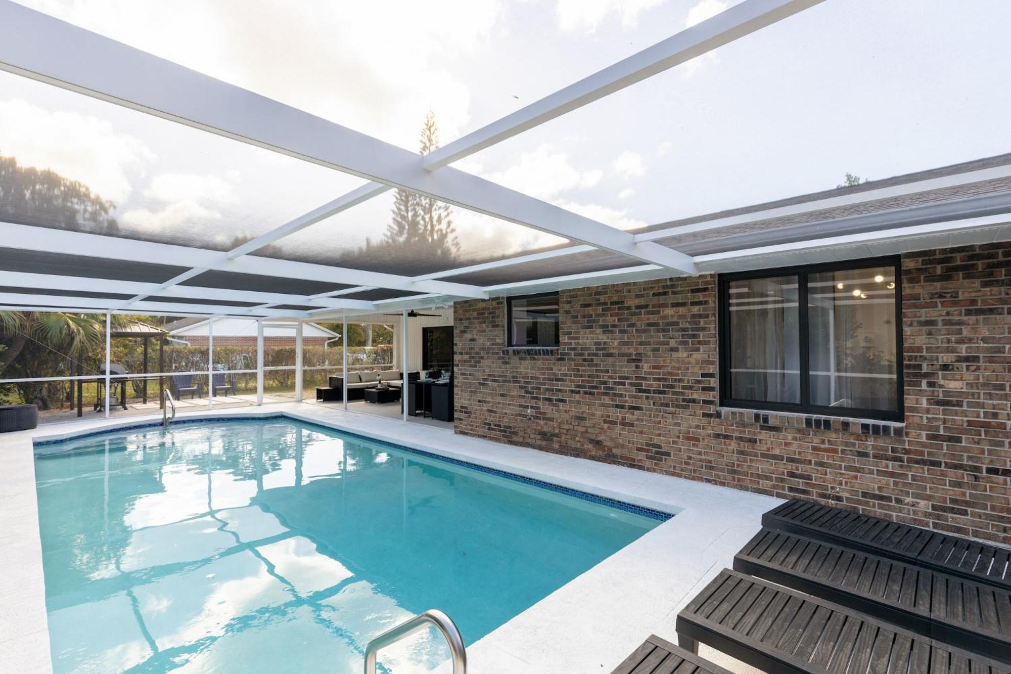 Spacious 4br Getaway Near With Pool & Bbq Holiday home *