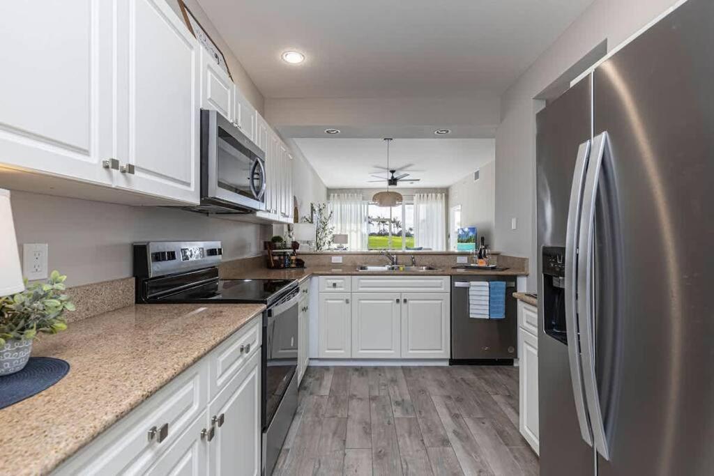 Rare New 2 Bed 2 Bath Golf View In * Naples