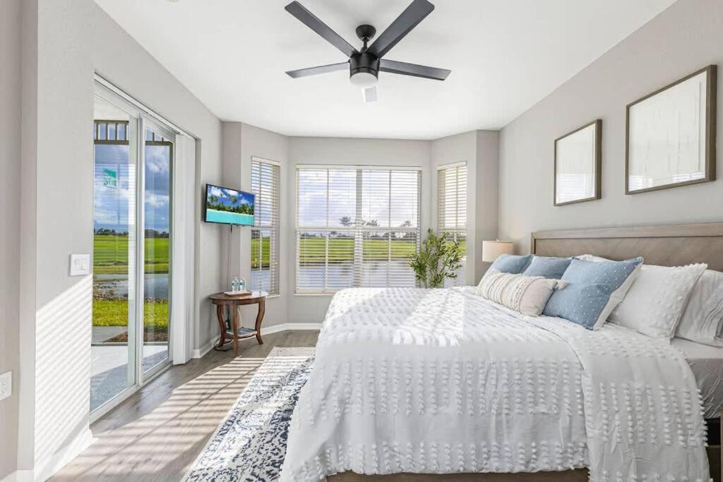 Rare New 2 Bed 2 Bath Golf View In Apartment *