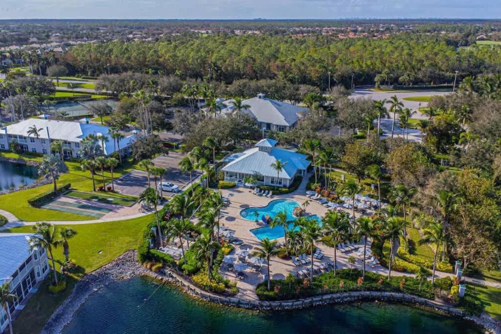 Rare New 2 Bed 2 Bath Golf View In Apartment Naples