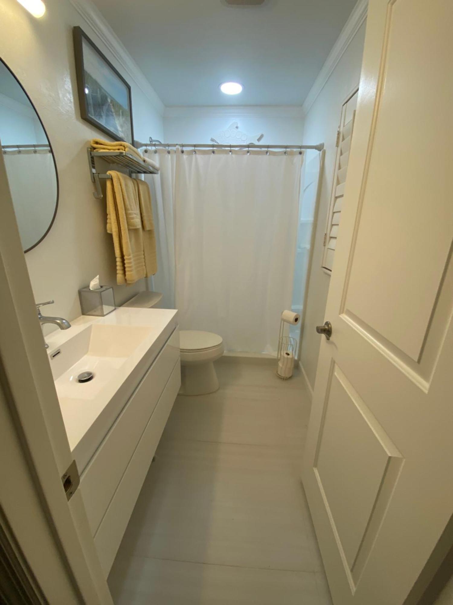 Closest 1br To Vanderbilt Beach, Full Kitchen With Dishwasher, New! *