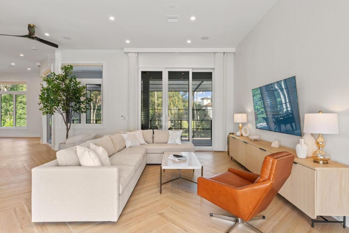 Luxurious Retreat! Naples