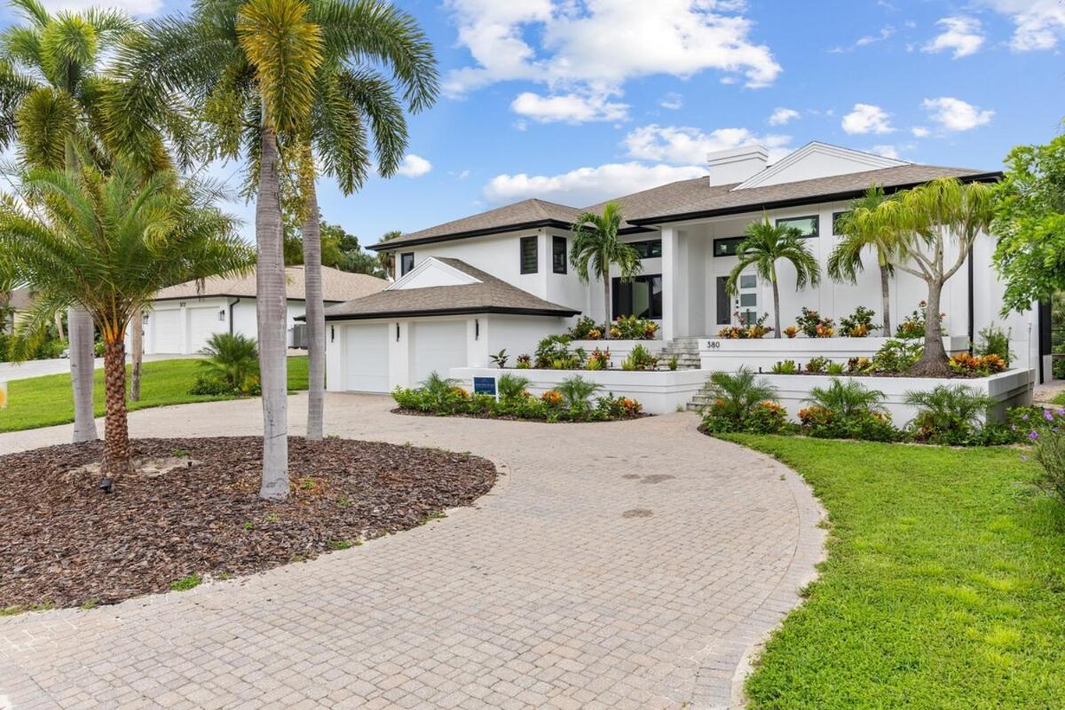 Luxurious Retreat! Naples