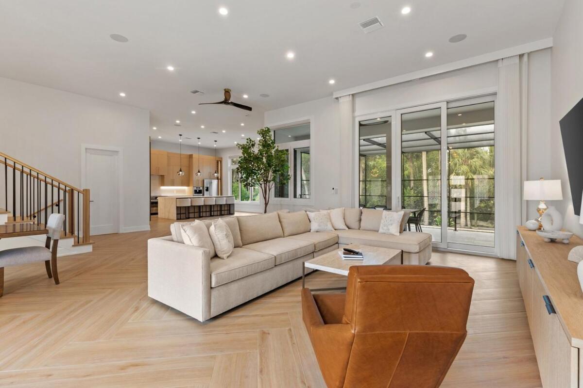 Luxurious Retreat! Naples