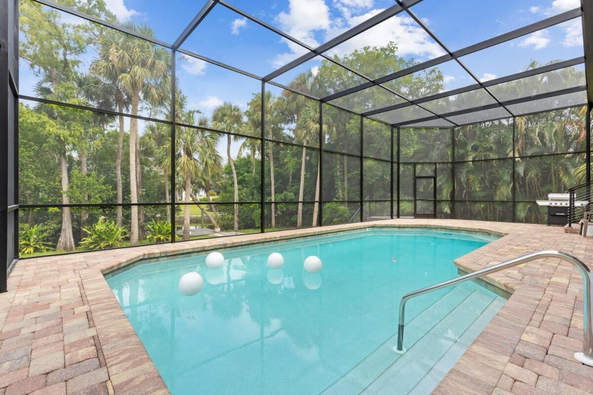 Luxurious Retreat! Villa Naples