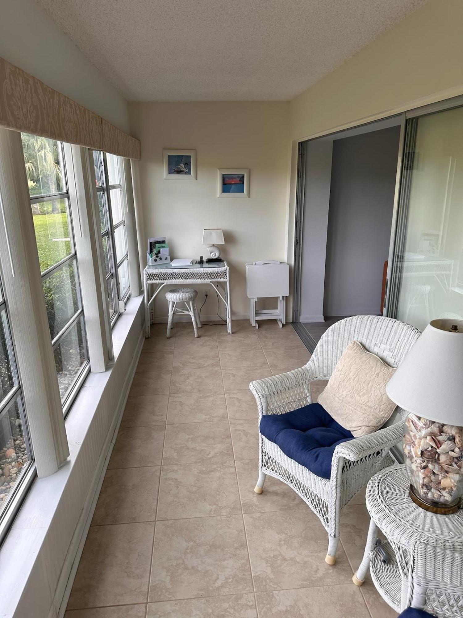 Stunning 2-bd Naples, 55+, Pool, Chickee, Golf